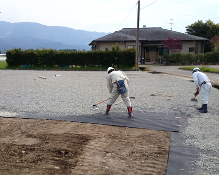 砕石敷均し状況