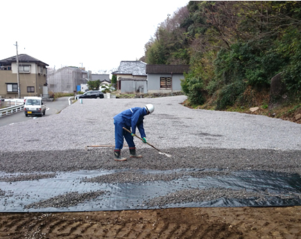 砕石敷均し状況